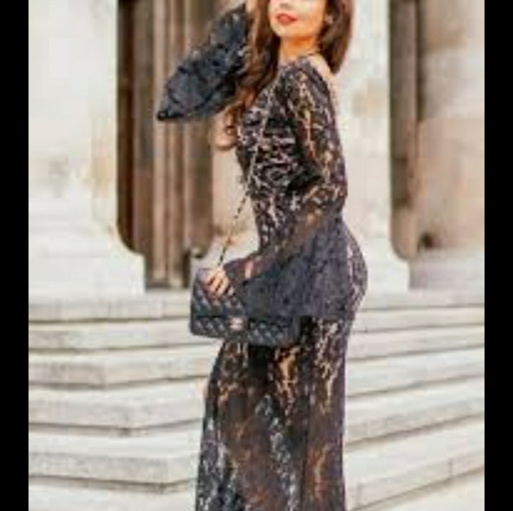 Long n lacey black dress/Cover. L